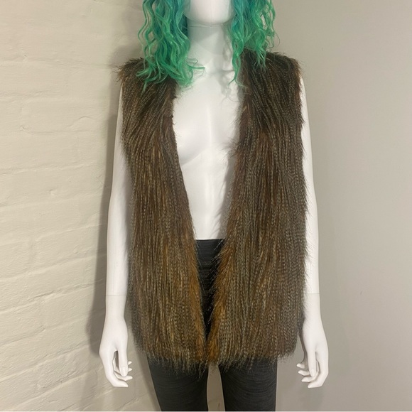 Pink Republic Faux Fur Vest with Sweater Back - Picture 6 of 7